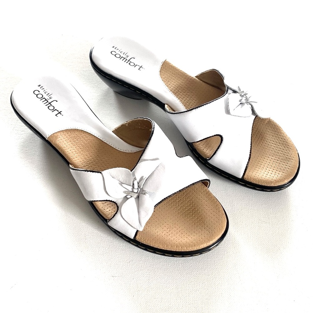 Strictly Comfort White Slide-On Sandals with Leaf Accents,‎ Size 8M, NWT